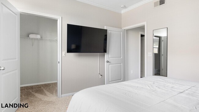 Building Photo - 14807 Woodland Hills Dr