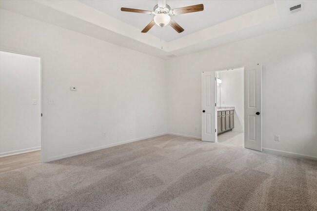 Building Photo - 300 Maple St