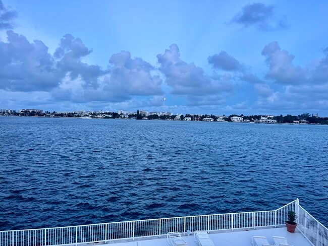 Building Photo - 301 Croton Ave