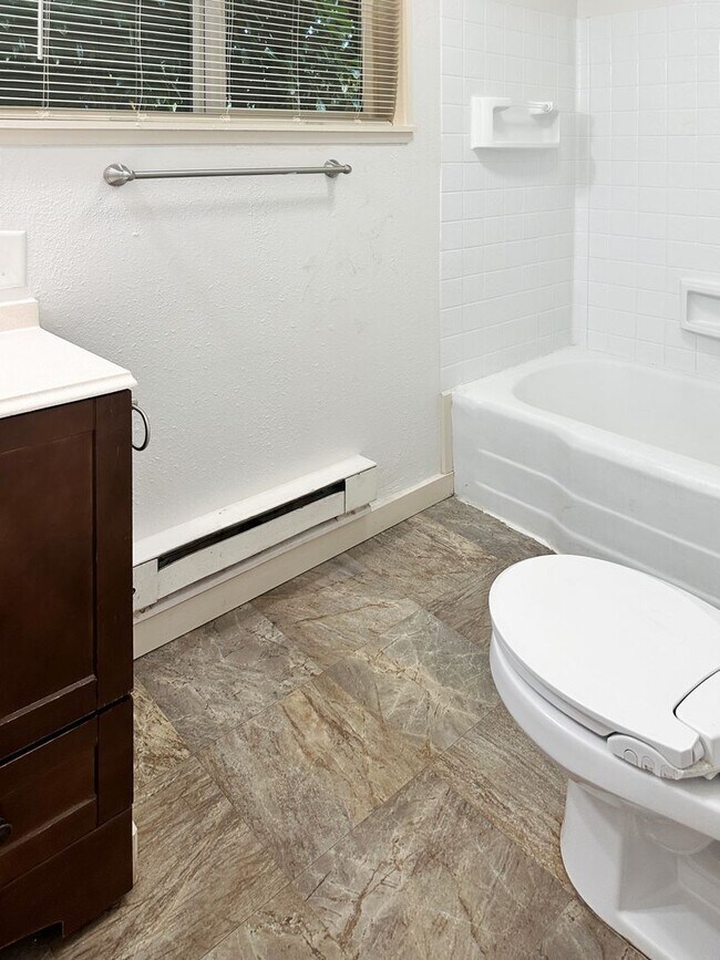 Building Photo - 4002 S Yakima Ave