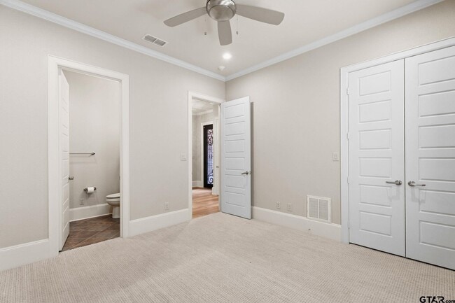 Building Photo - 440 Bunker Dr