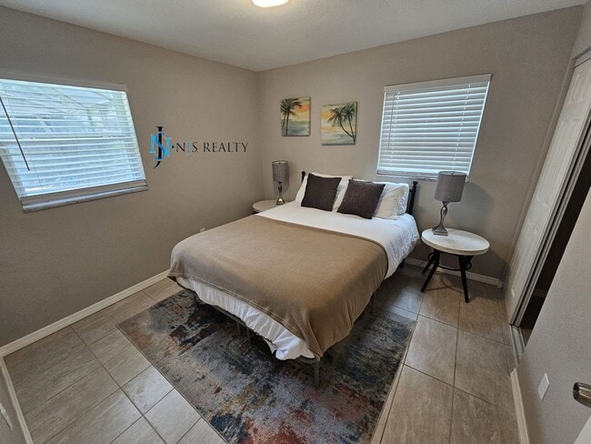 Building Photo - JUST REDUCED... must see beautiful 3/2 1071 Sq. Ft. with a POOL!! Gorgeous updated Kitchen & bath...