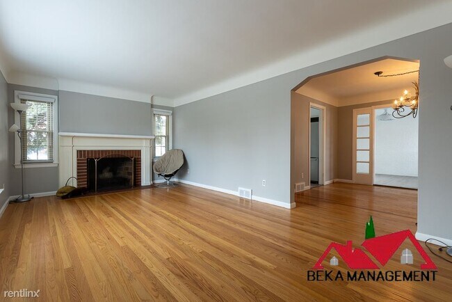 Building Photo - 3 br, 1.5 bath House - 22600 Outer Dr