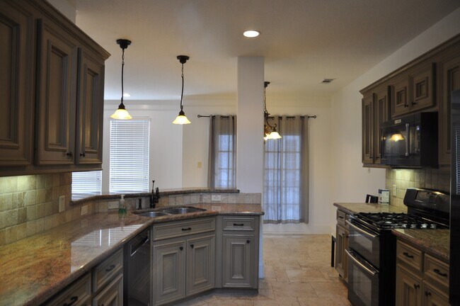 Building Photo - 5922 Burgoyne Dr.