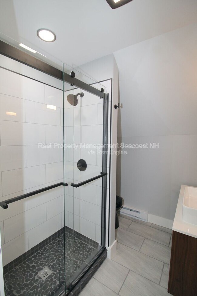 Building Photo - 253 1st NH Turnpike