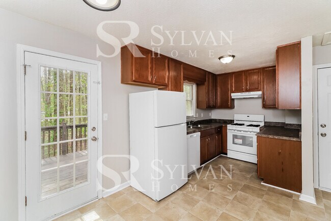 Building Photo - Enjoy living the good life in this 3 bedroom, 2 bathroom home