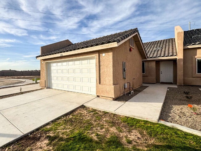 Building Photo - "Charming 3-Bedroom, 2 Bathroom Home in Yuma!"