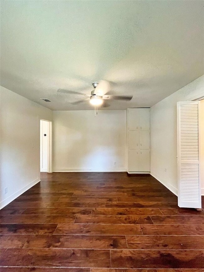 Building Photo - Remodeled 2 Bedroom, 2 Bath Home Reay for New Tenants- Lots of Storage- Near Historic Riverside- ...
