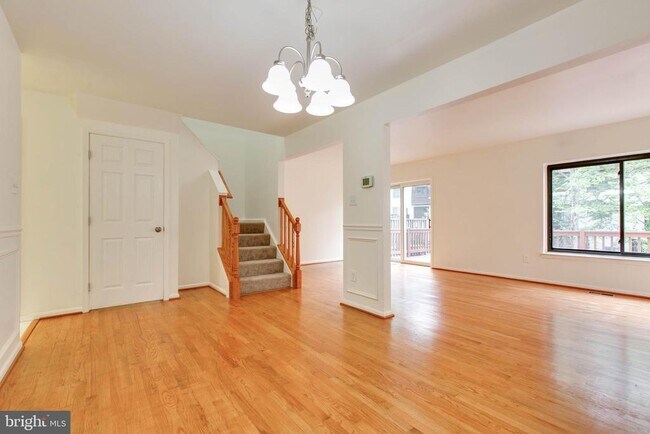 Building Photo - 5461 Enberend Terrace