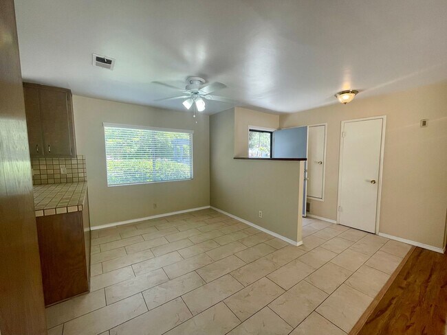 Building Photo - 1061 Via Regina