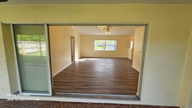 Building Photo - Charming 3 Bedroom, 2 Bath, 2 Car Garage H...