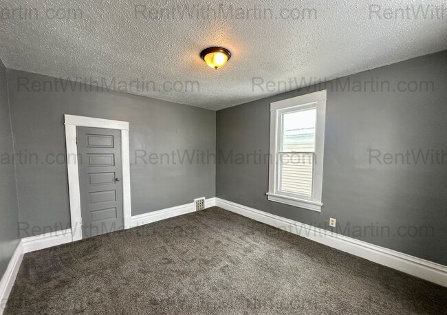 Building Photo - 910 Mulberry St