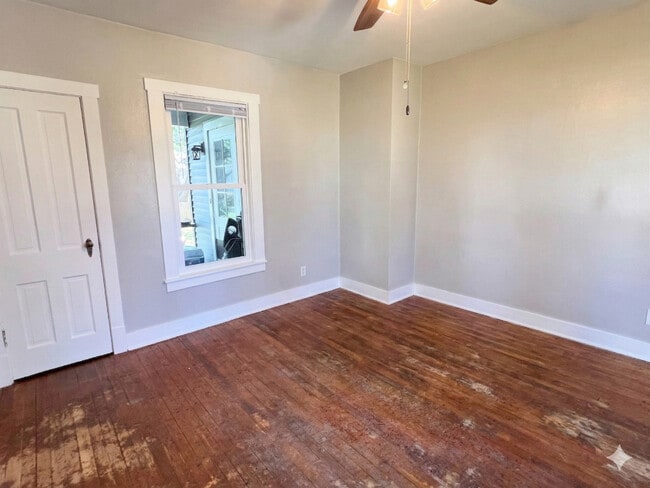 Building Photo - 721 Dean St