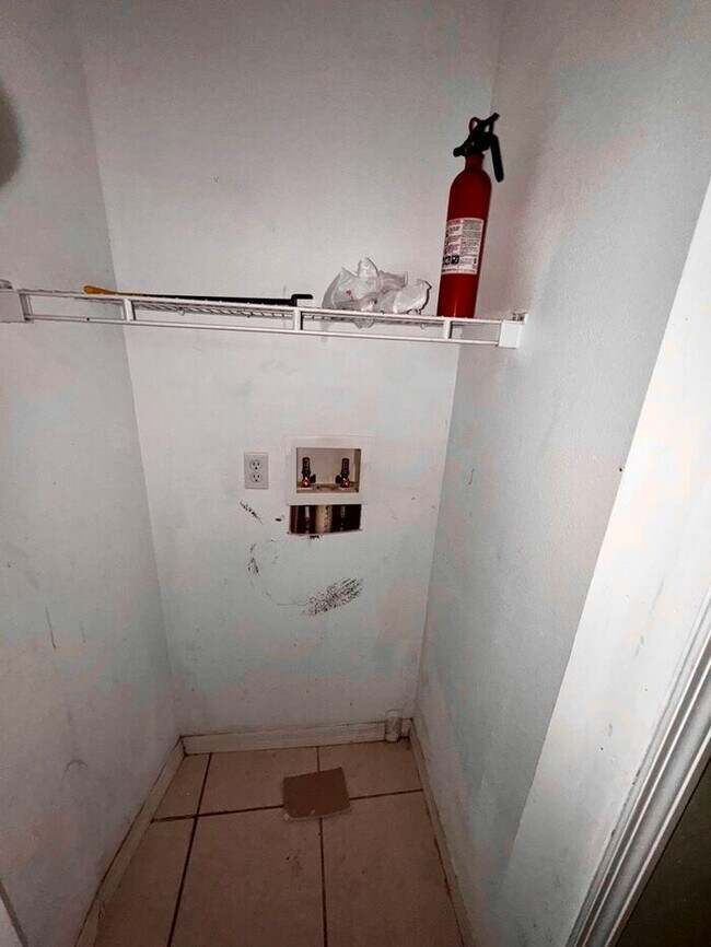 Building Photo - 3 Bedroom 2 Bath Magnolia Pointe Townhome with a Fenced backyard!