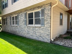 Building Photo - New listing!