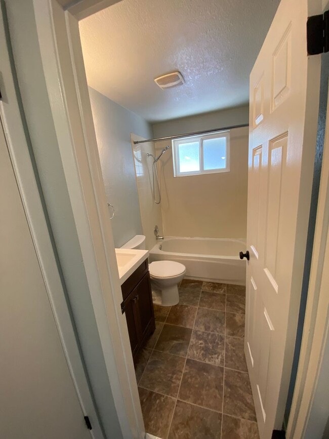 Building Photo - Ready first of June / 3 bedroom 2 bathroom...