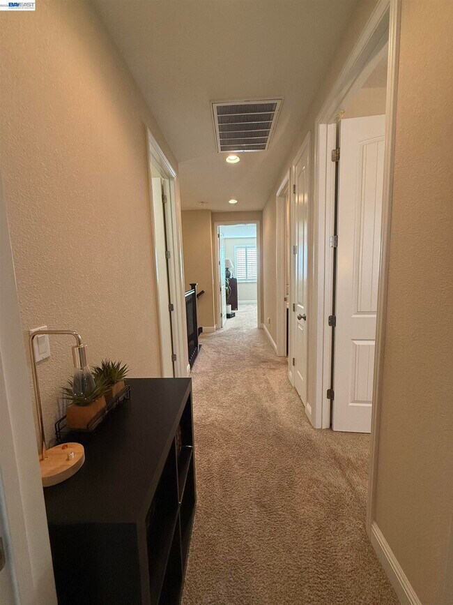 Building Photo - 6492 Bayview Dr