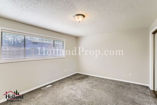 Building Photo - Wonderful Single Level Beaverton Home with...