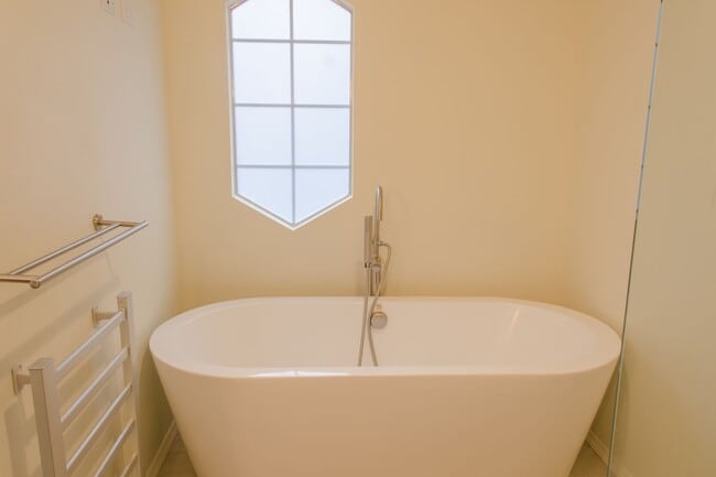 Building Photo - 3bd/2.5ba Issaquah Home