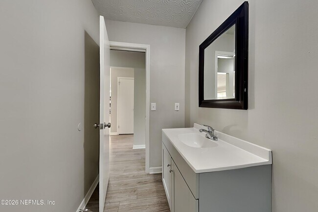 Building Photo - 671 Custer Cir