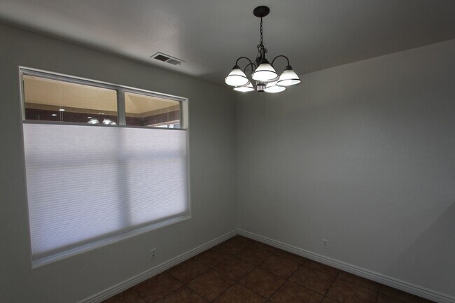 Building Photo - 1497 E Ivy Ln