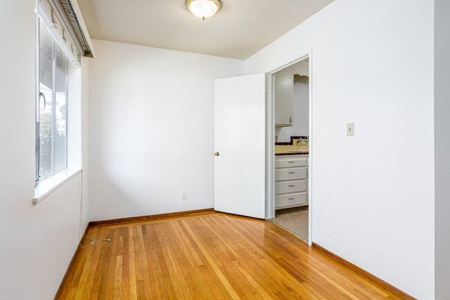 Dining room - 3800 Shafter Ave