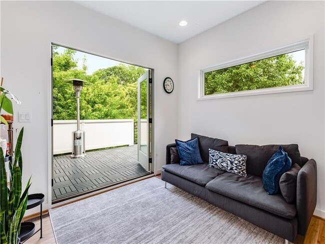 Building Photo - 520 Wabash Ave NE