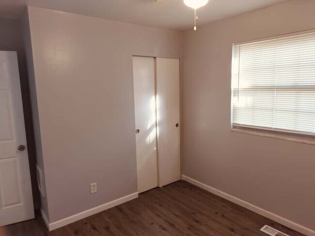 Building Photo - 2461 Duchess Dr