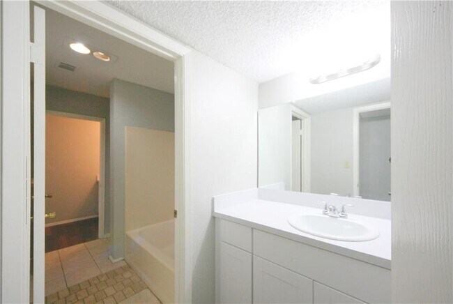 Building Photo - 1013 Fieldwood Dr