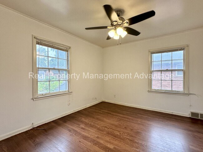 Building Photo - Charming Colonial-Style Home in the Desira...