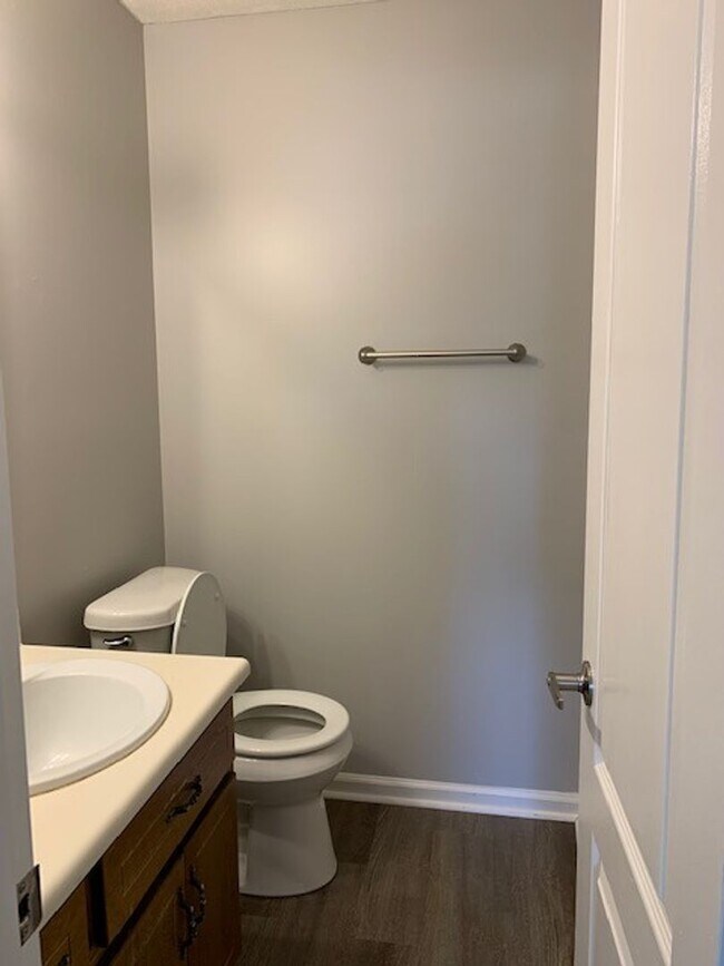 Building Photo - Remerton Townhome