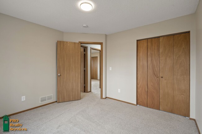 Building Photo - 3 Bedroom House **Half Off May Rent with a...