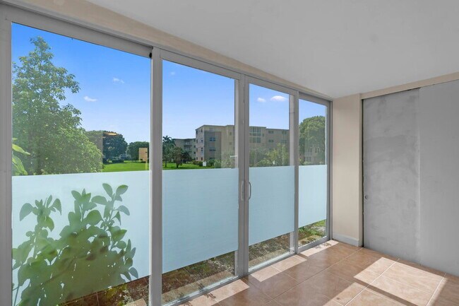 Building Photo - 300 NE 26th Ave