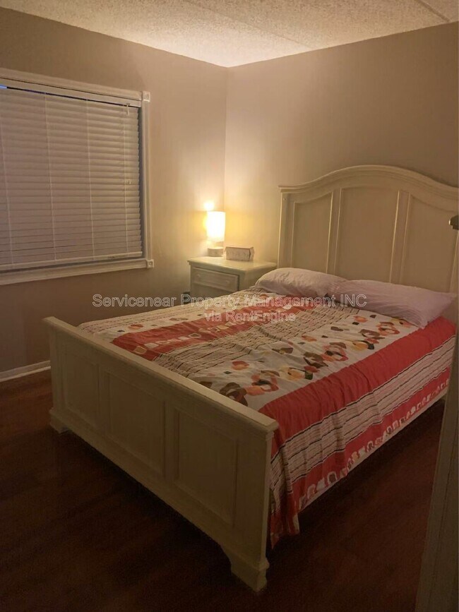 Building Photo - 217 Woodlake Wynde