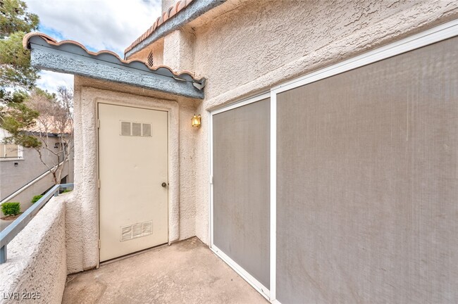 Building Photo - 3058 Tarpon Dr