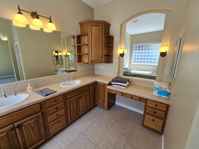 Building Photo - COMING SOON: Spacious Modern Home in Spanish Springs