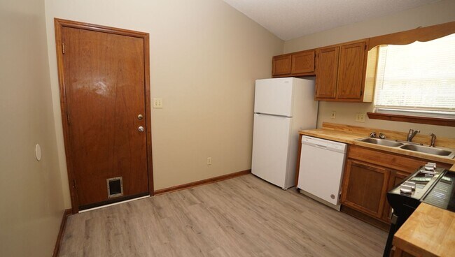 Building Photo - Cinnamon Ridge – 3 bedrooms and 2 baths