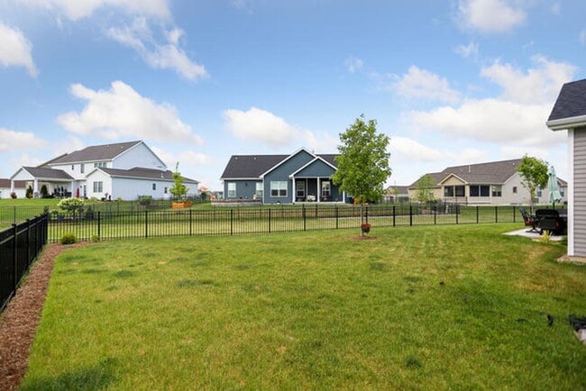 Building Photo - 4 Bedroom Ranch in SW Champaign - Availabl...