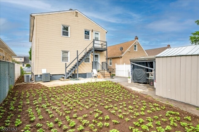 Building Photo - 504 Chandler Ave