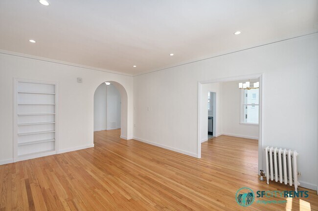 Building Photo - Russian Hill: Remodeled 9th Floor Apartmen...