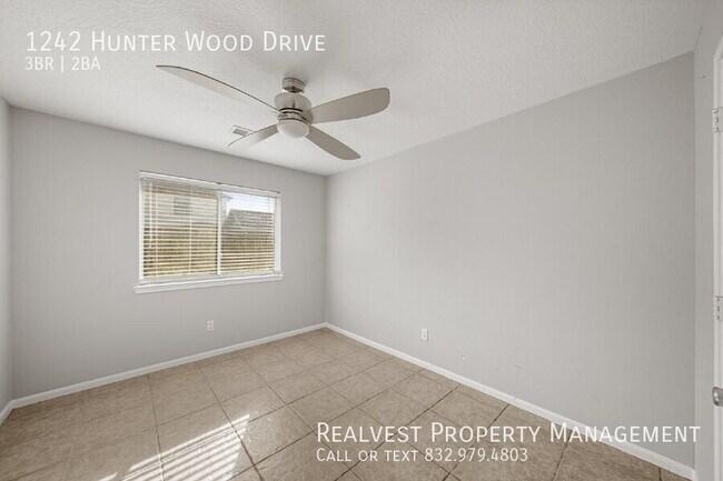 Building Photo - 1242 Hunter Wood Dr