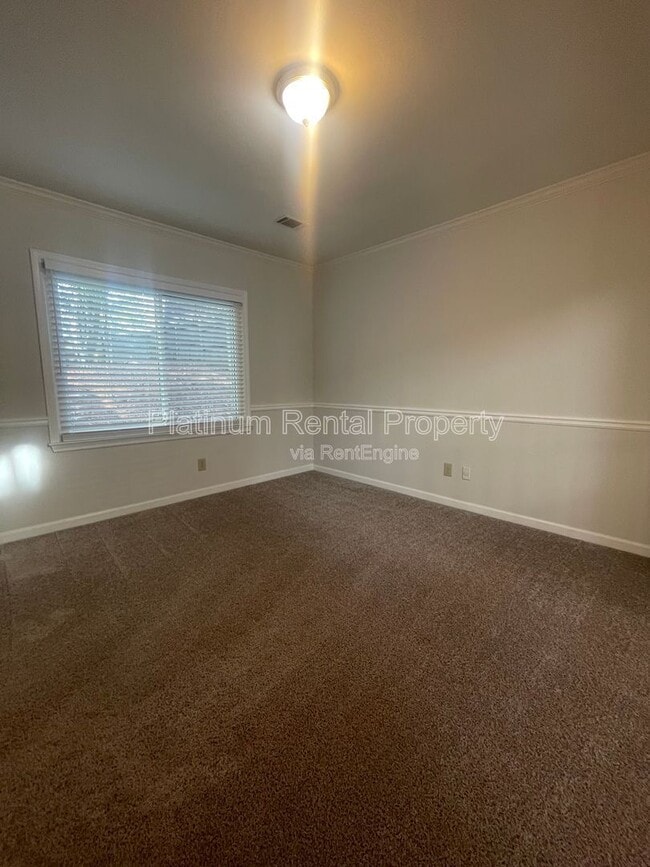 Building Photo - 940 Club Chase Ct