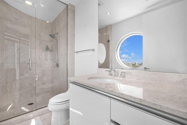 Building Photo - 16051 Collins Ave