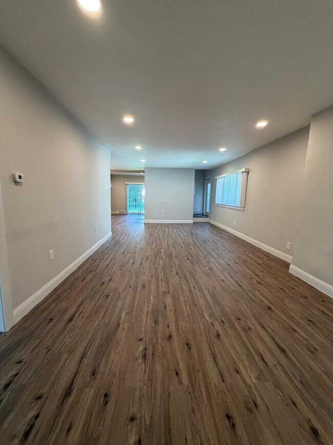 Building Photo - 3526 Evergreen Ave