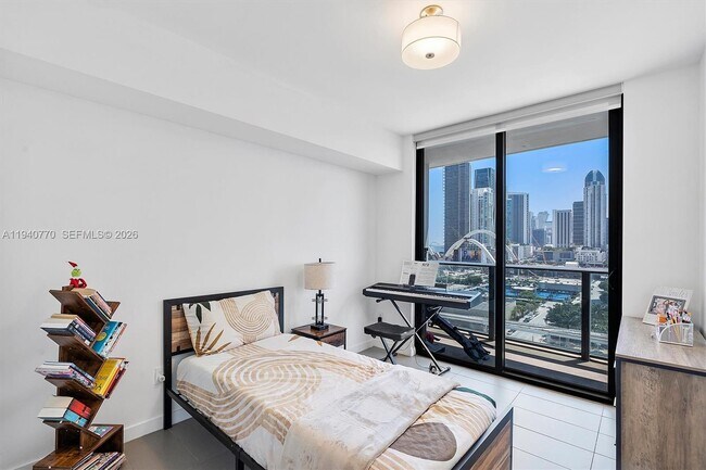 Building Photo - 1600 NE 1st Ave