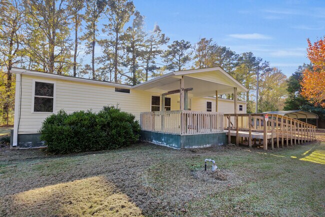 Building Photo - 220 Tree Ln