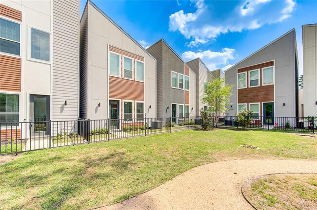 Building Photo - 564 Janisch Rd