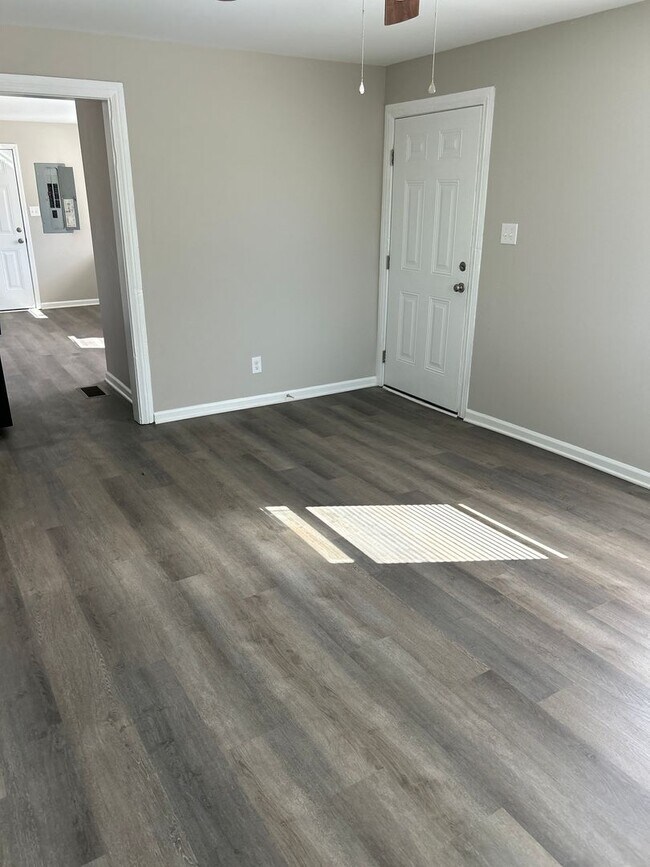 Building Photo - 1907 NE 26th St