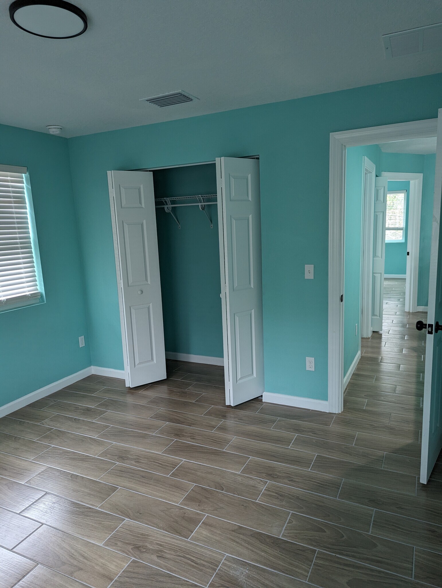 Building Photo - 2010 Seminole Blvd S