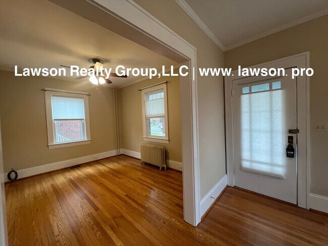 Building Photo - 1733 Maiden Ln SW